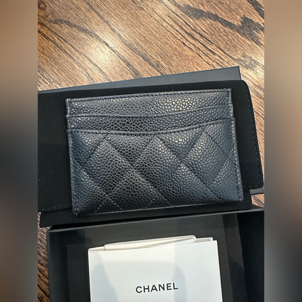 BNIB Chanel black caviar card holder with GHW (gold hardware) - Picture 5 of 10